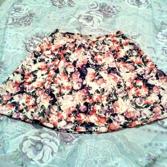 SO PRETTY! Lily Rose Scuba-Fabric Rose Print Circle Skirt, Small - Picture 2 of 8